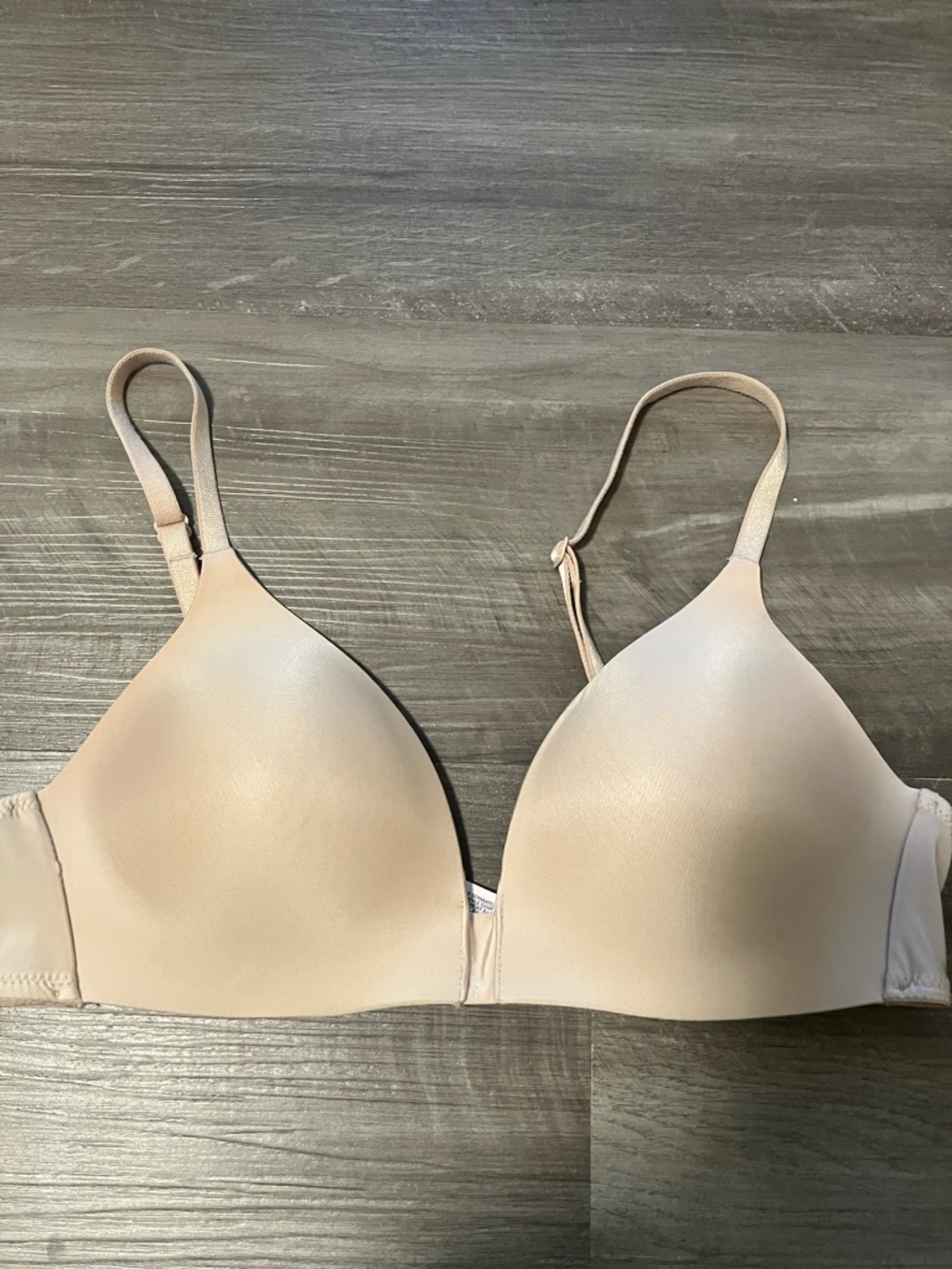 Victorias Secret 34B Everyday Smooth Light Nude T-Shirt Bra wire free